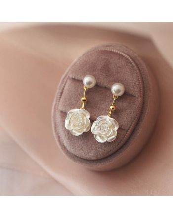 Elegant Flower Pearl Drop Earrings | HE9097